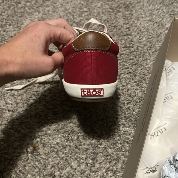 NWT Taos Star Burst in red/tan- size 7 - Picture 14 of 14